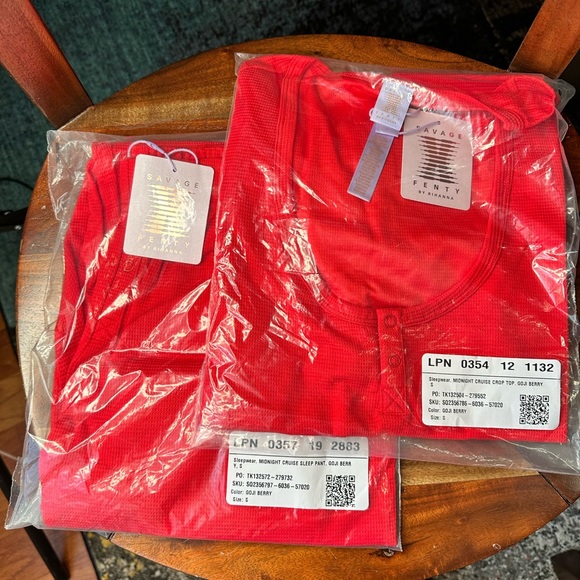 Savage X Fenty Goji Berry Red Midnight Cruise Crop Top & Jogger Pajama Set - Picture 15 of 16